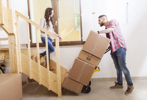 Packing and unpacking support for a move